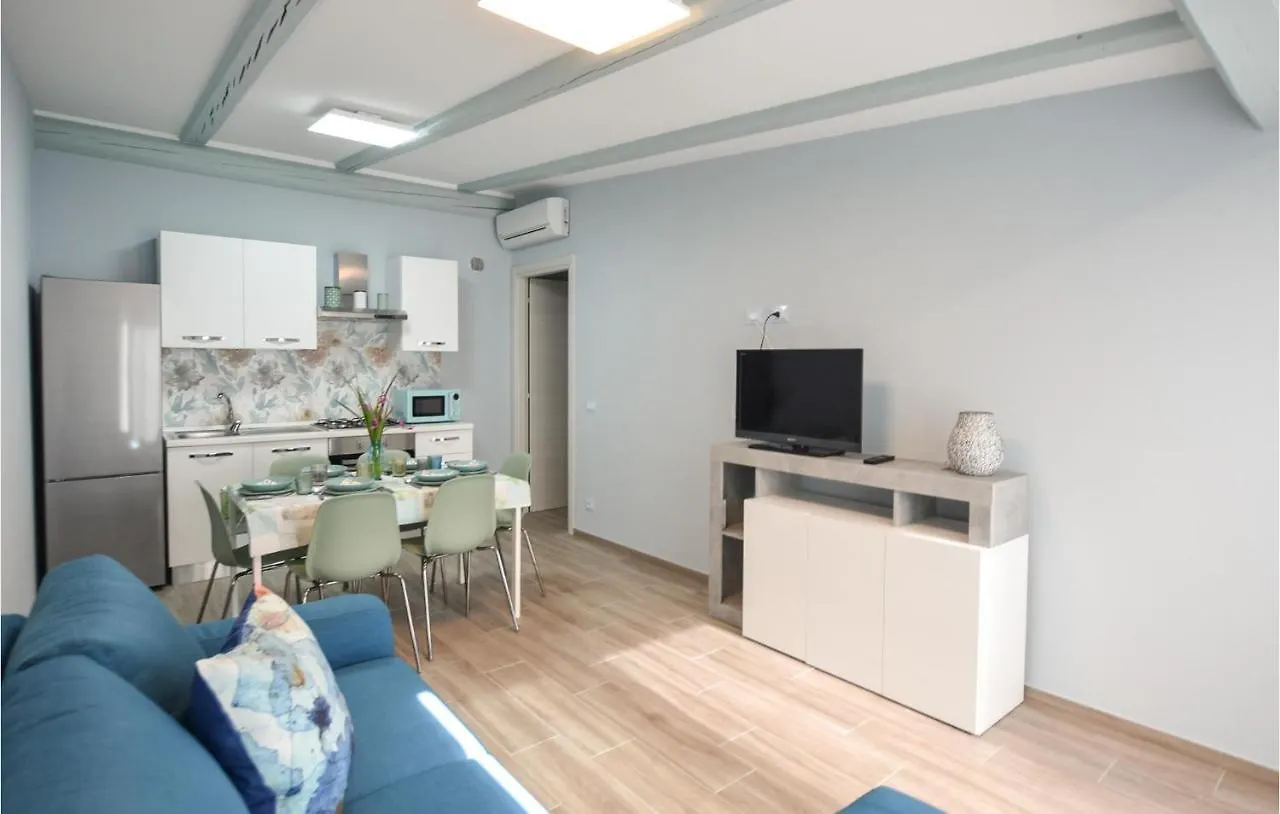בית נופש Cozy Home In Pozzallo Rg With House Sea View איטליה